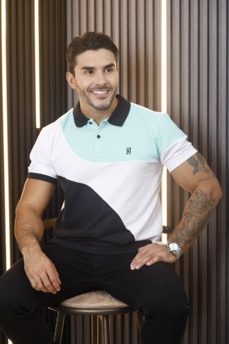 "Polo Tricolor en Menta, Blanco y Negro"