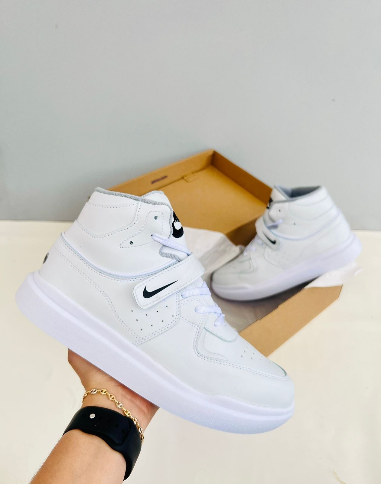 Bota Nike con Cierre – Réplica Premium
