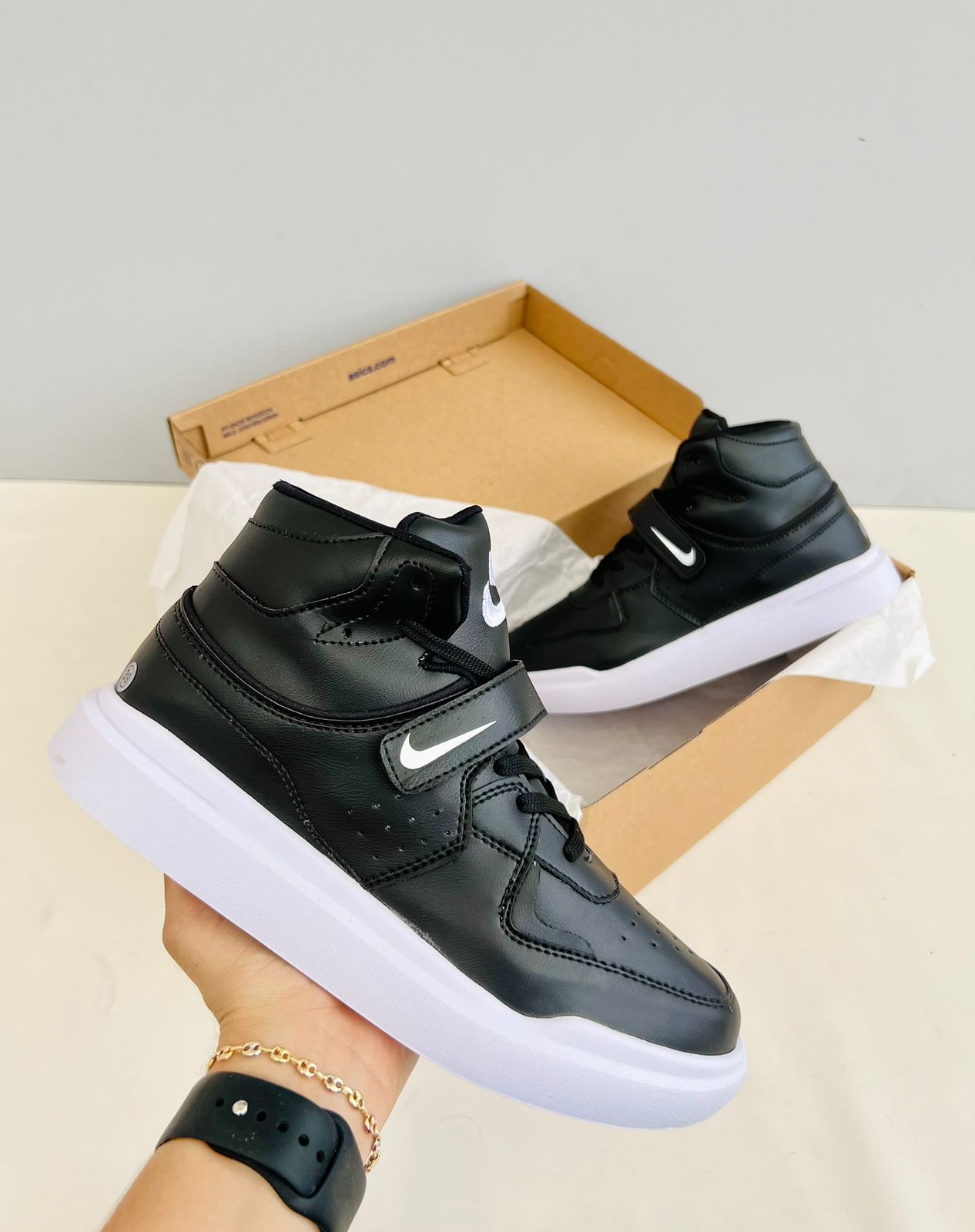 Bota Nike con Cierre – Réplica Premium
