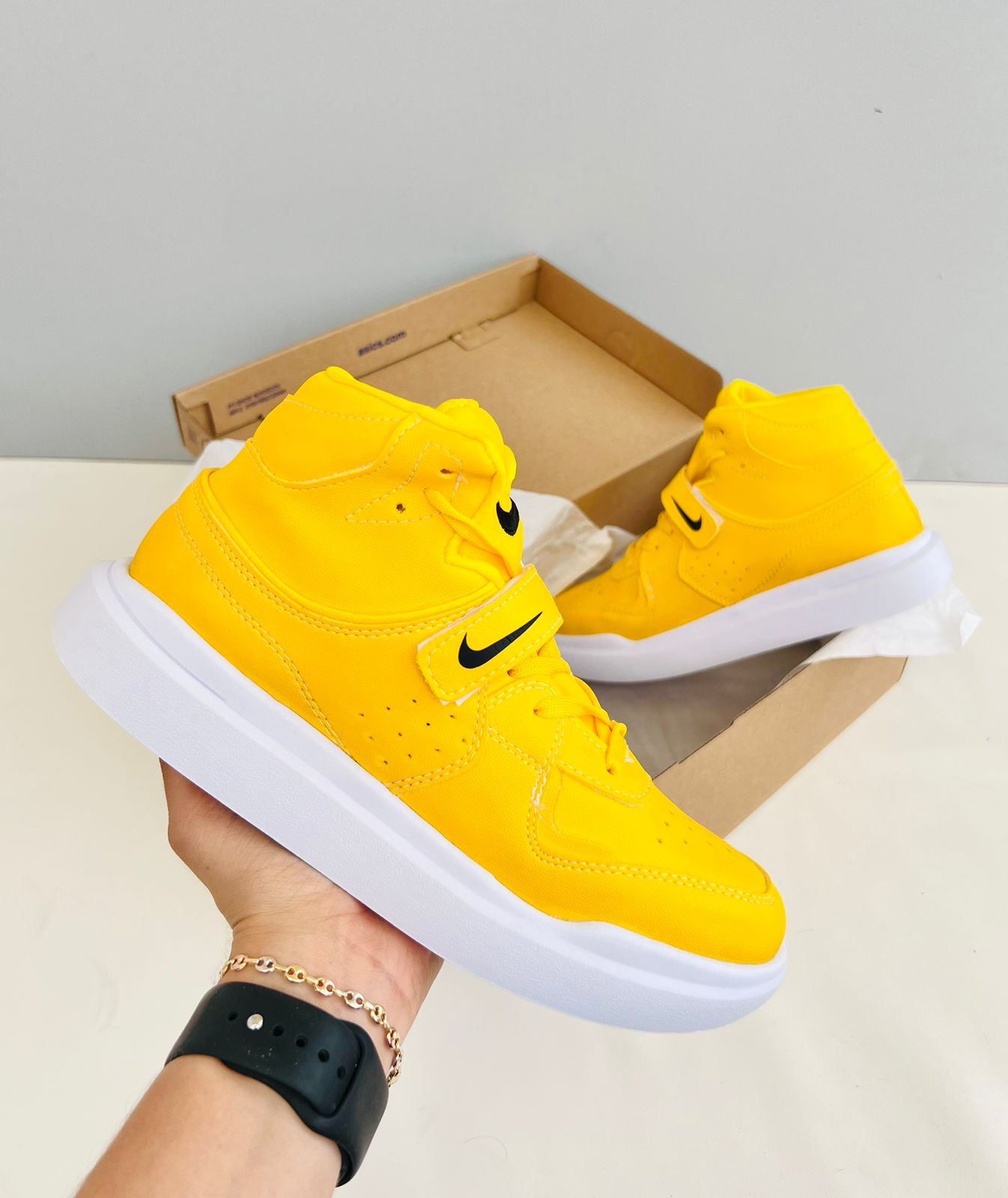 Bota Nike con Cierre – Réplica Premium